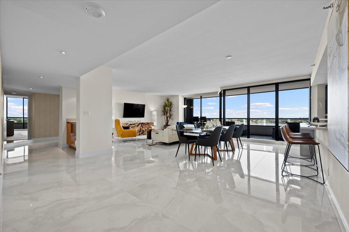 OLD PORT COVE LAKE POINT TOWER COND DECL - Residential