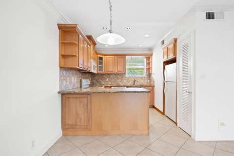 Tiny photo for 2748 NE 28th Avenue #20, Lighthouse Point, FL 33064 (MLS # B26045211)