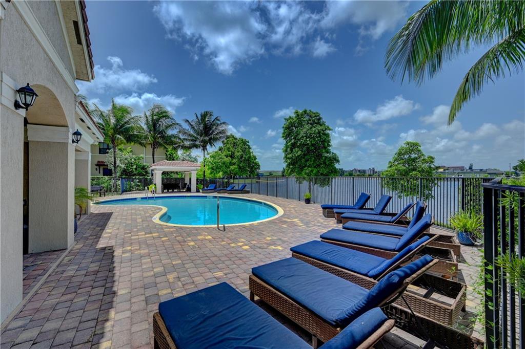 MADISON PLACE - Residential