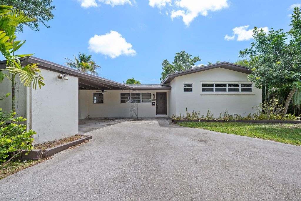 Photo of 1308 SW 9th Avenue, Fort Lauderdale, FL 33315 (MLS # B26025544)