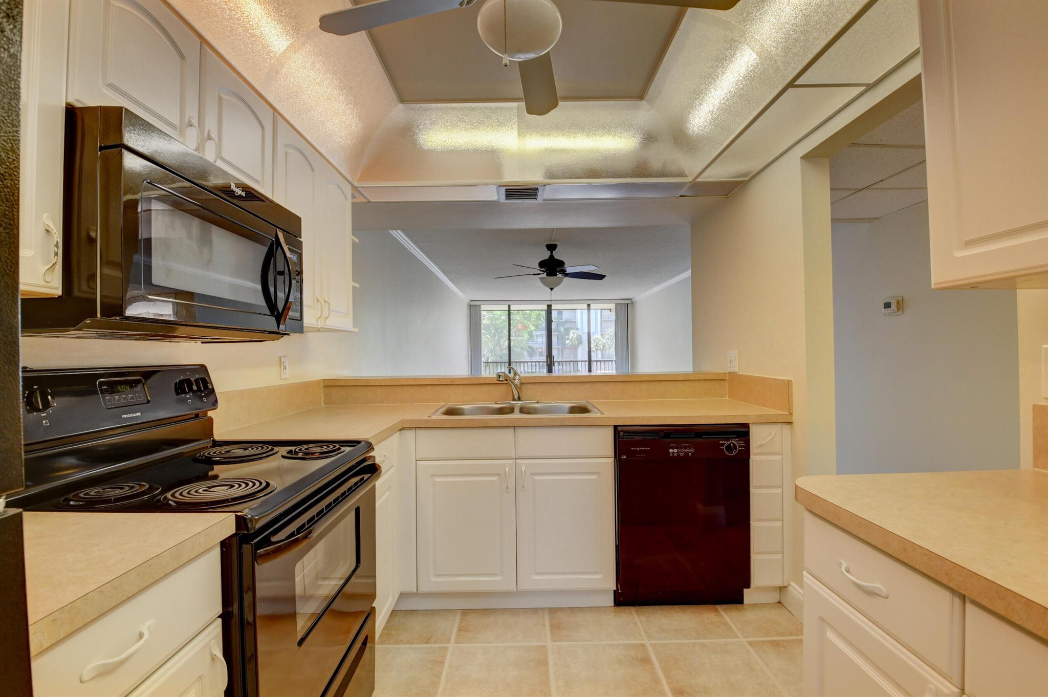 16 Royal Palm Way 202, Boca Raton, FL, 33432/$349,900 4 16 Royal Palm Way 202