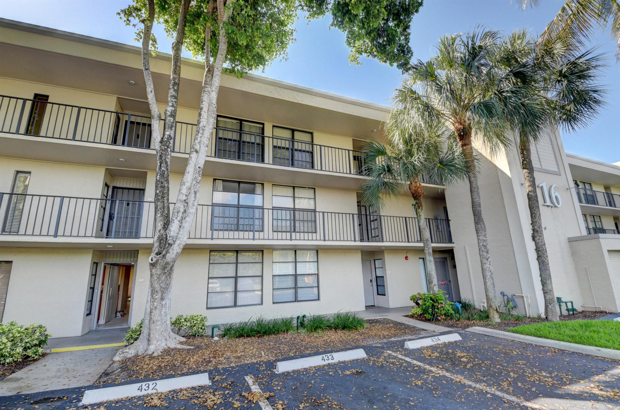16 Royal Palm Way 202, Boca Raton, FL, 33432/$349,900 1 16 Royal Palm Way 202