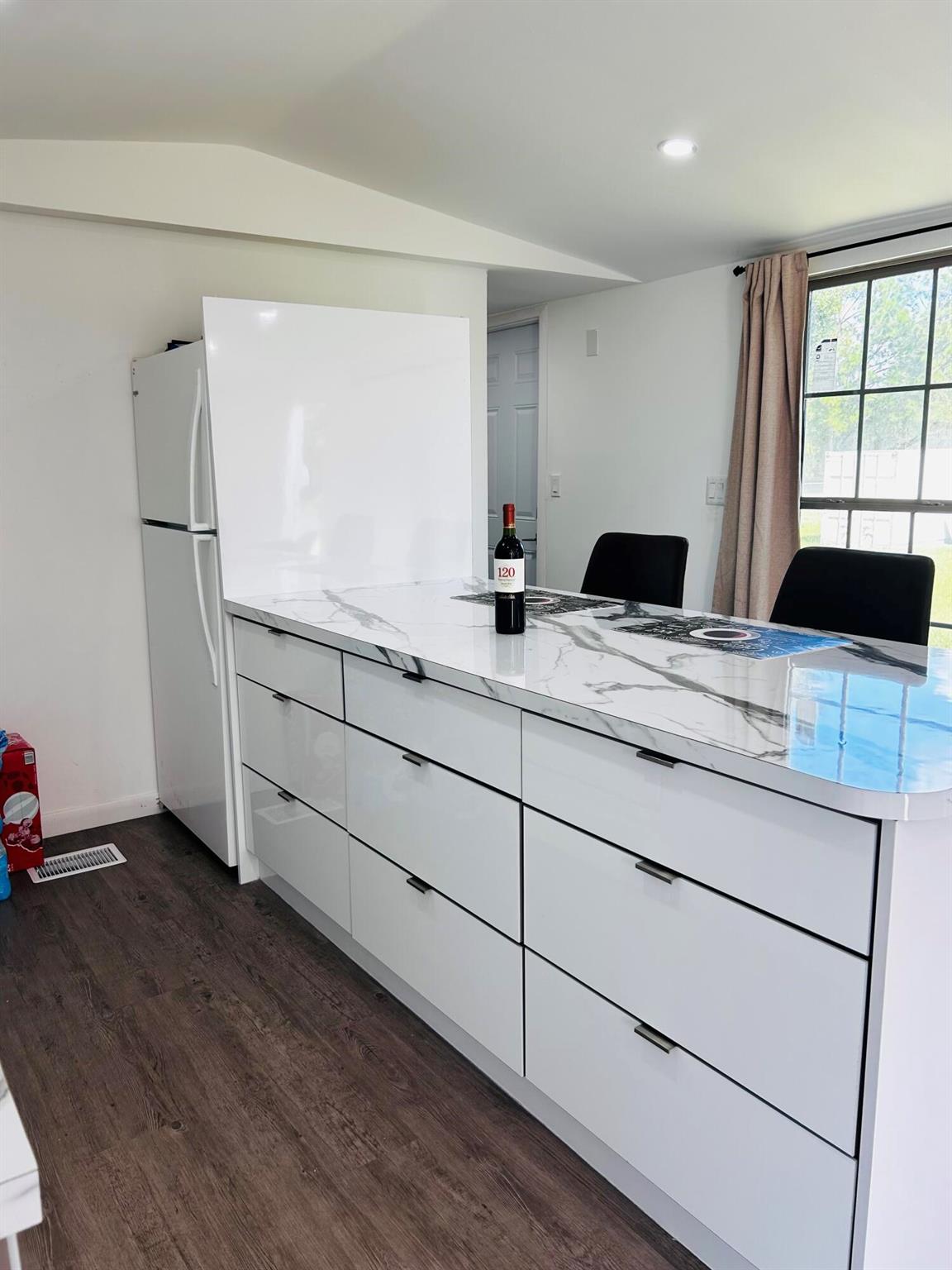 255 N Quebrada Street