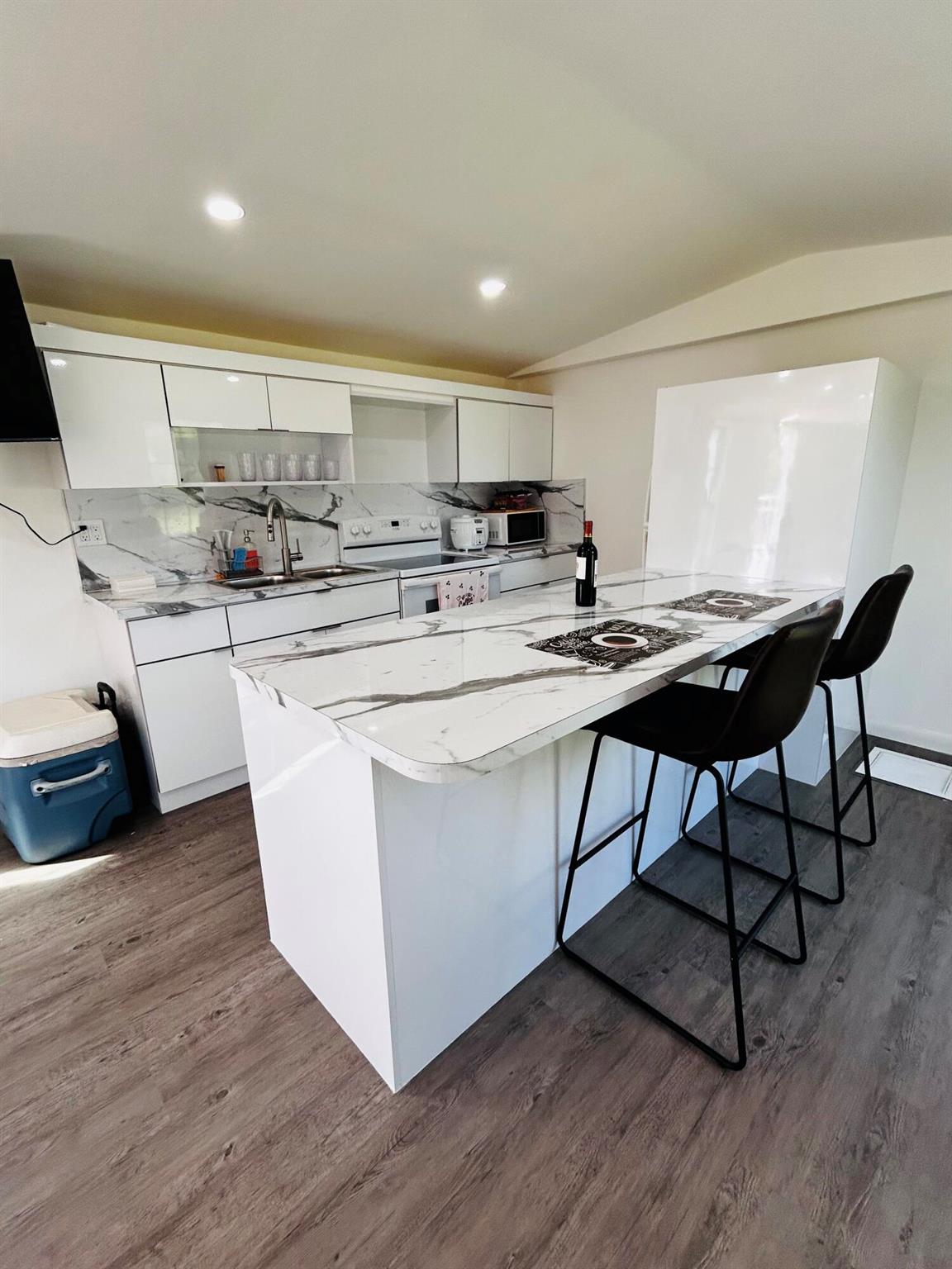 255 N Quebrada Street