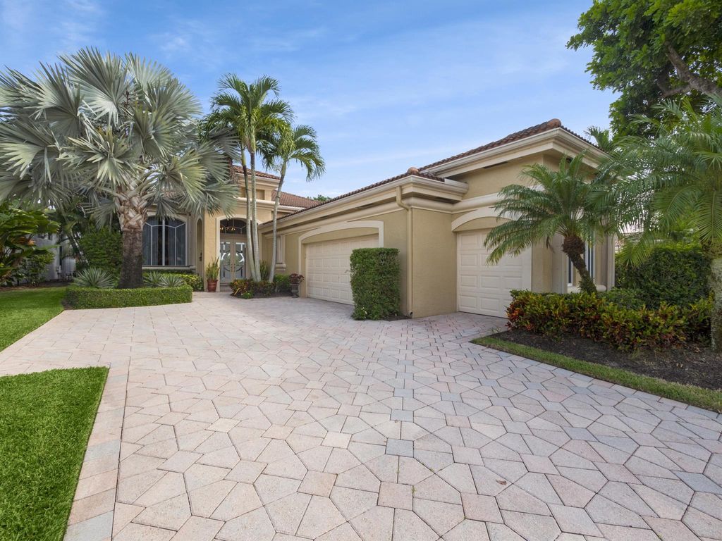 Photo of 261 Isle Way, Palm Beach Gardens, FL 33418 (MLS # R10902597)