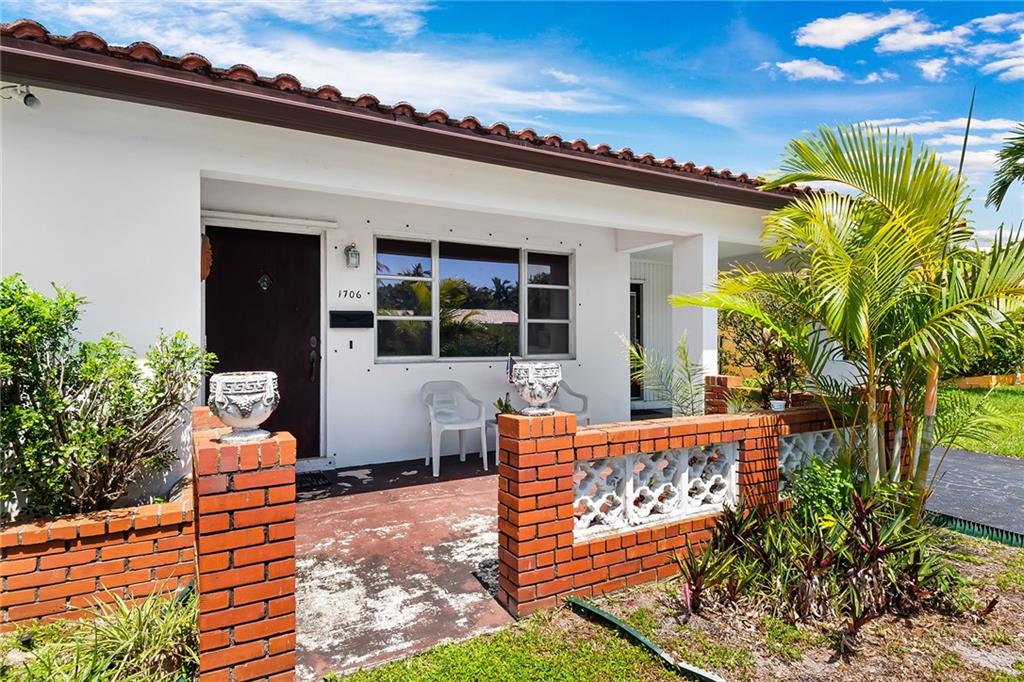 Hollywood Hills 6-22 B - Residential