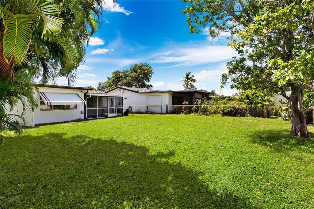 Hollywood Hills 6-22 B - Residential