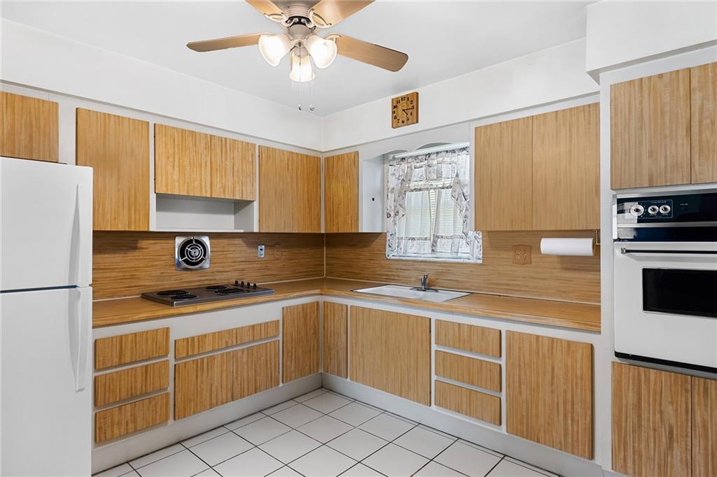 Hollywood Hills 6-22 B - Residential