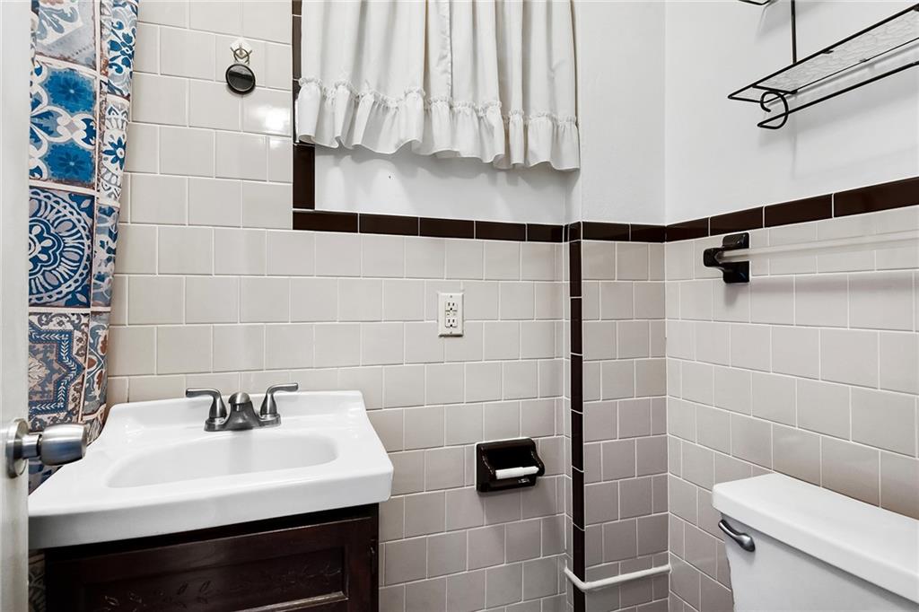 Hollywood Hills 6-22 B - Residential