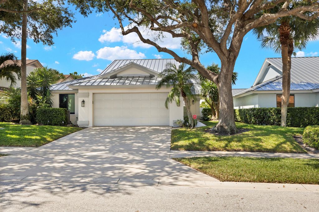 Photo of 304 Ridge Road, Jupiter, FL 33477 (MLS # R11127116)
