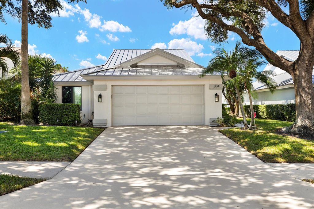 Photo of 304 Ridge Road, Jupiter, FL 33477 (MLS # R11127116)