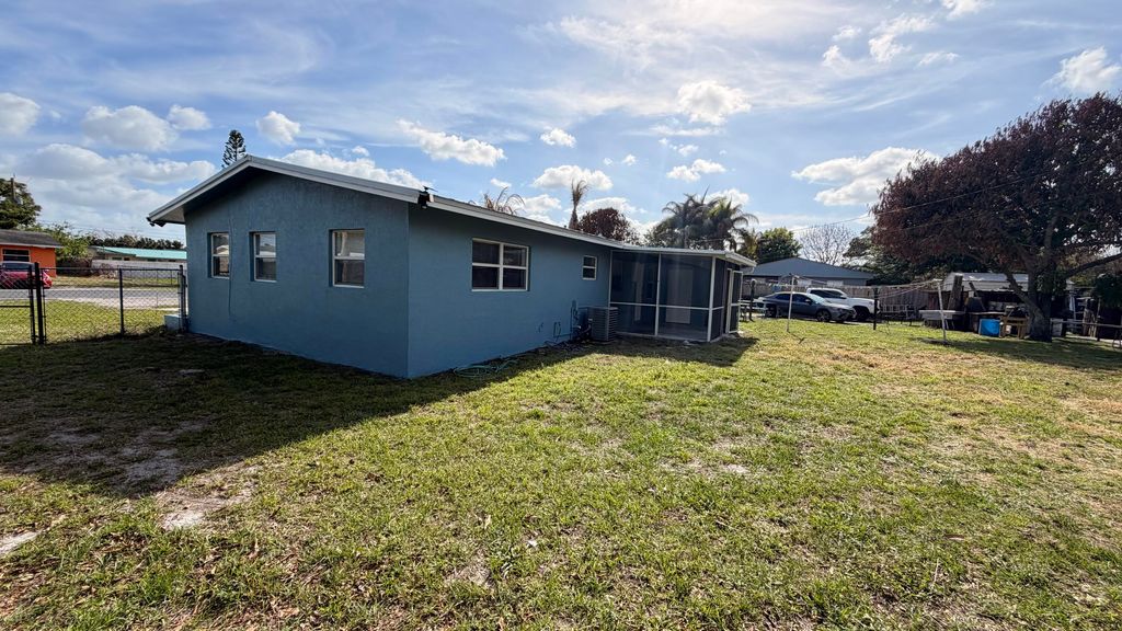 Photo of 928 Fra-mar Place, Fort Pierce, FL 34982 (MLS # B26004907)