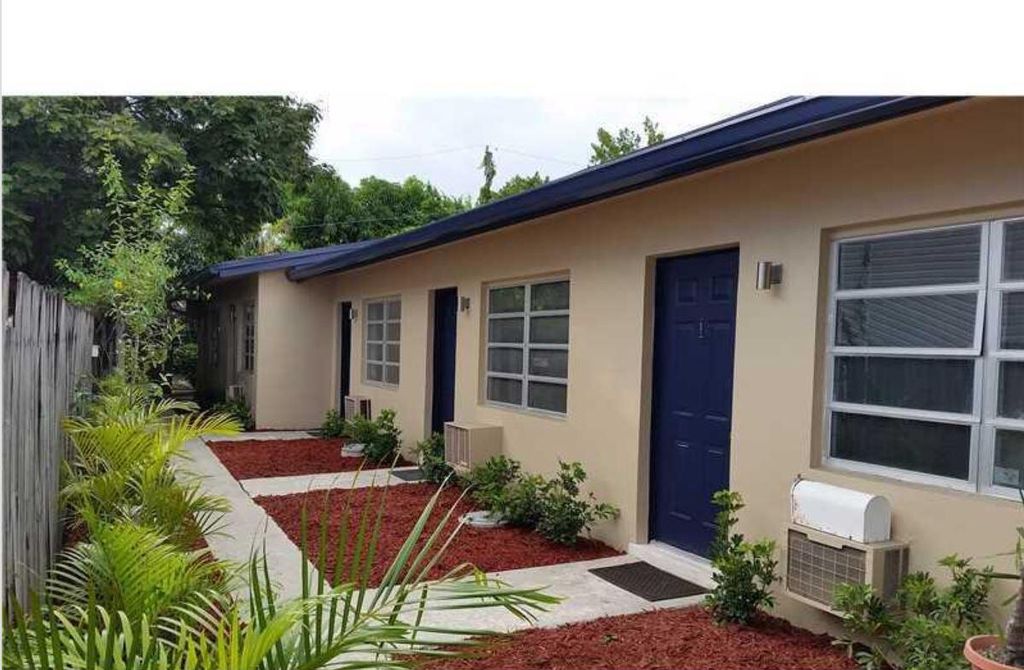 Photo of 615 NE 8th Avenue #3, Fort Lauderdale, FL 33304 (MLS # B26002208)