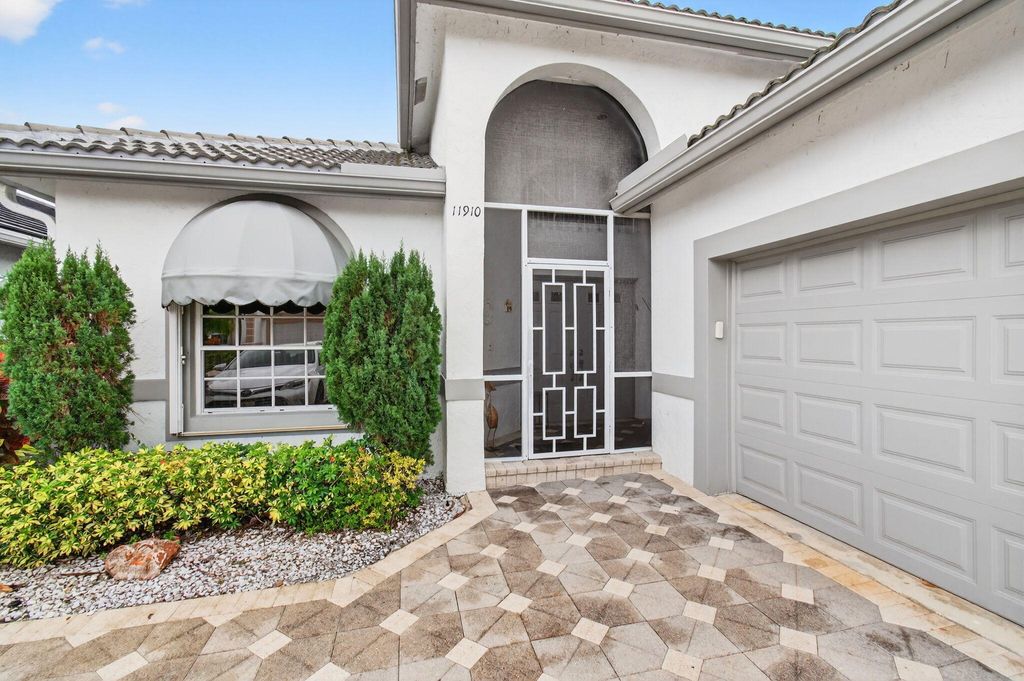 Photo of 11910 Fountainside Circle, Boynton Beach, FL 33437 (MLS # R11147914)
