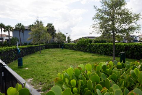 Tiny photo for 4601 E Pinehurst Trl Trail E, Oakland Park, FL 33309 (MLS # B26010125)