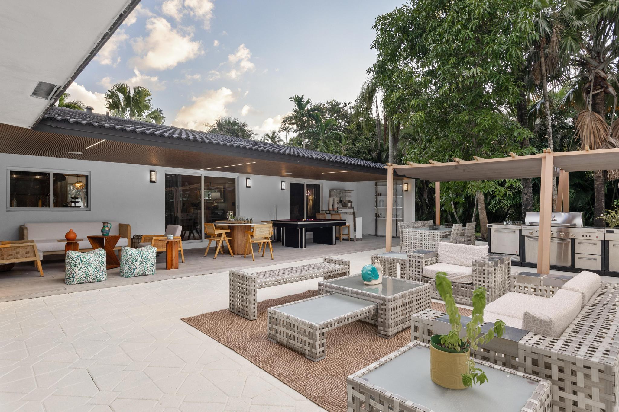 PLANTATION ACRES - Residential