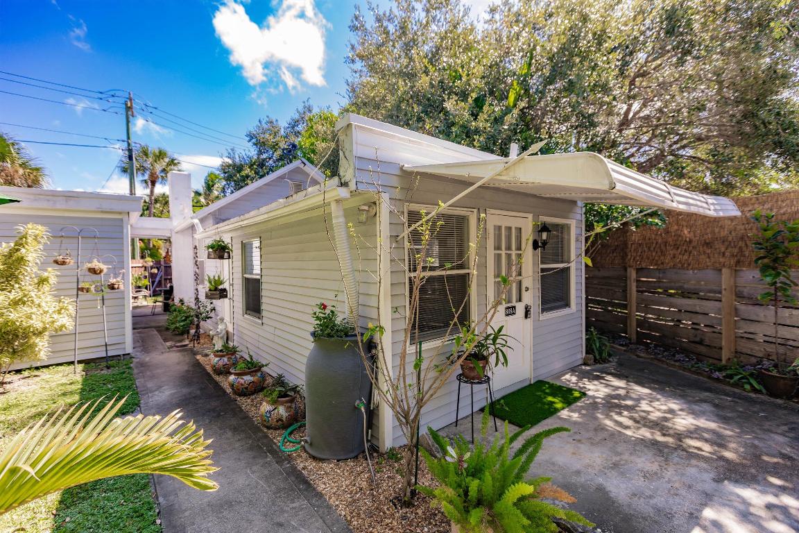 LAKE WORTH TOWN OF - Residential Lease