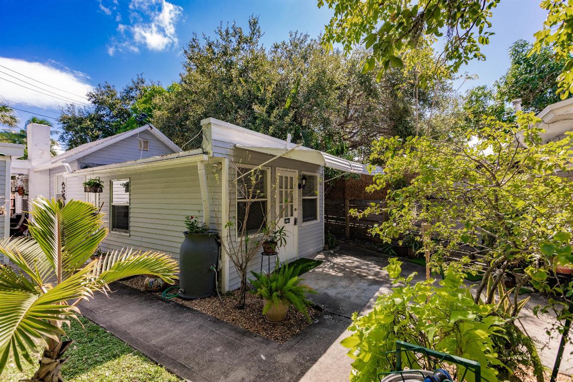 LAKE WORTH TOWN OF - Residential Lease