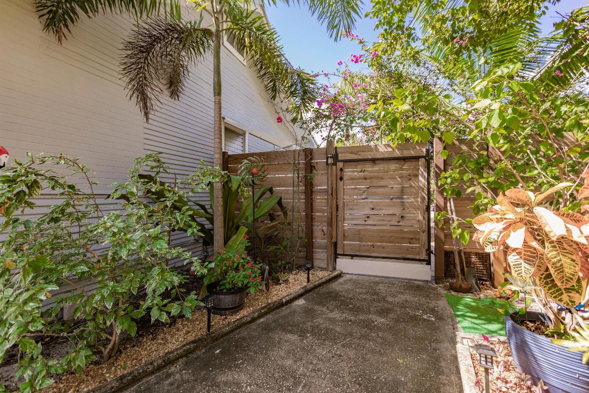 LAKE WORTH TOWN OF - Residential Lease