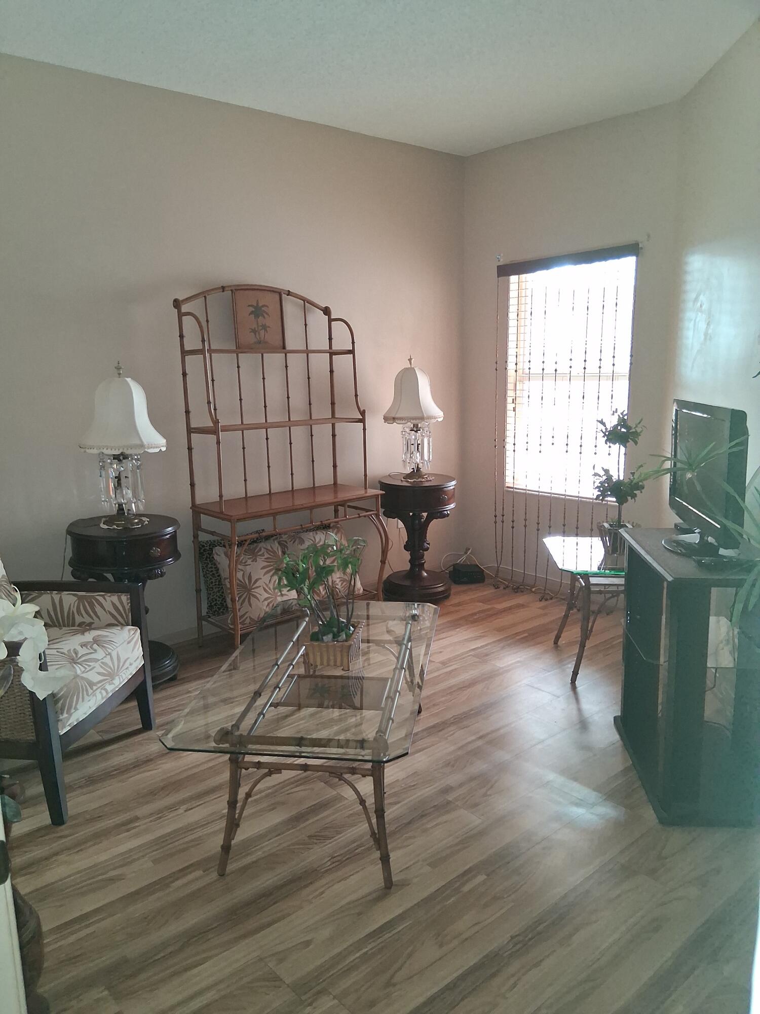 KINGS POINT - Residential