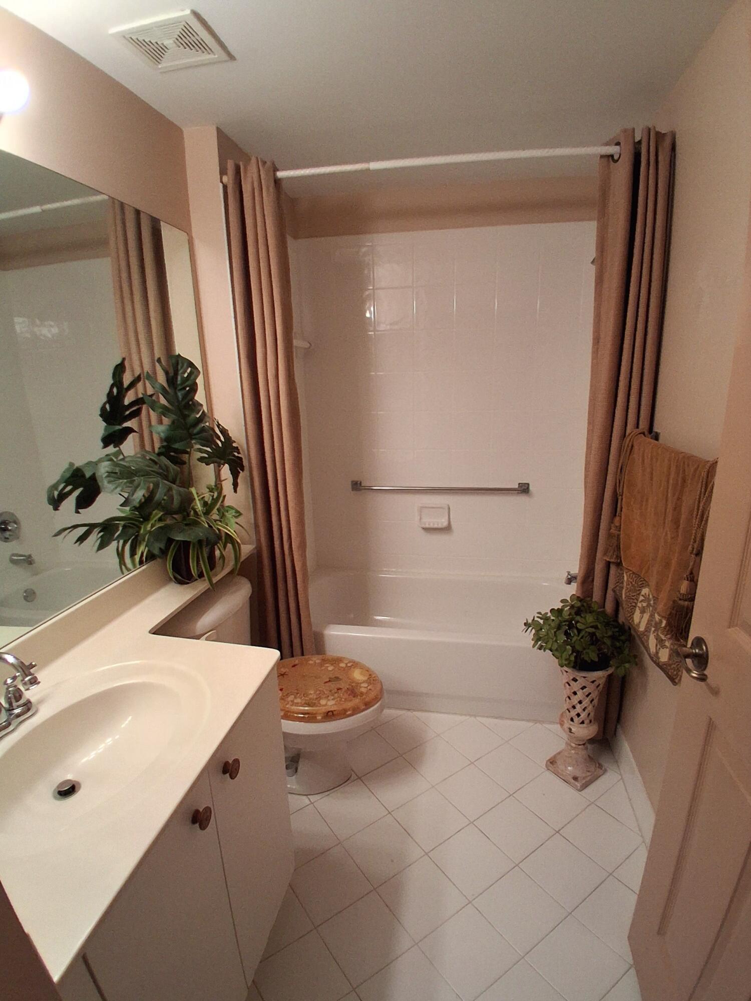 KINGS POINT - Residential