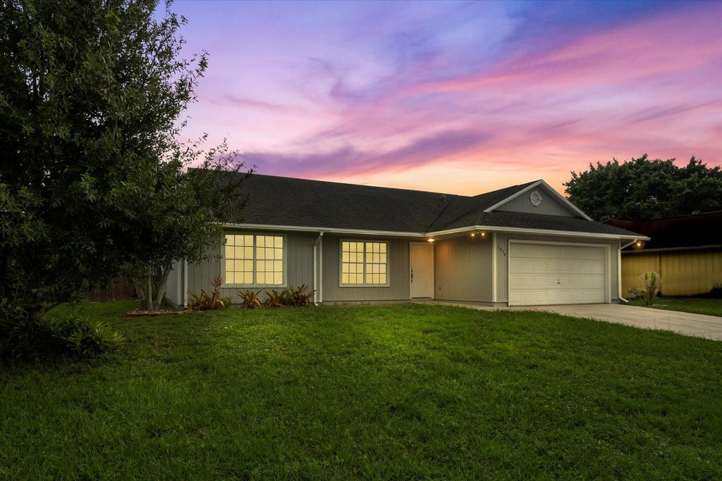 Photo of 1976 SW 13th Avenue, Vero Beach, FL 32962 (MLS # F10472424)