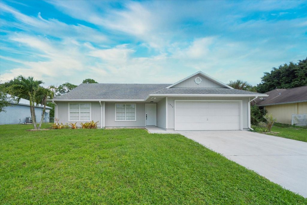 Photo of 1976 SW 13th Avenue, Vero Beach, FL 32962 (MLS # F10472424)