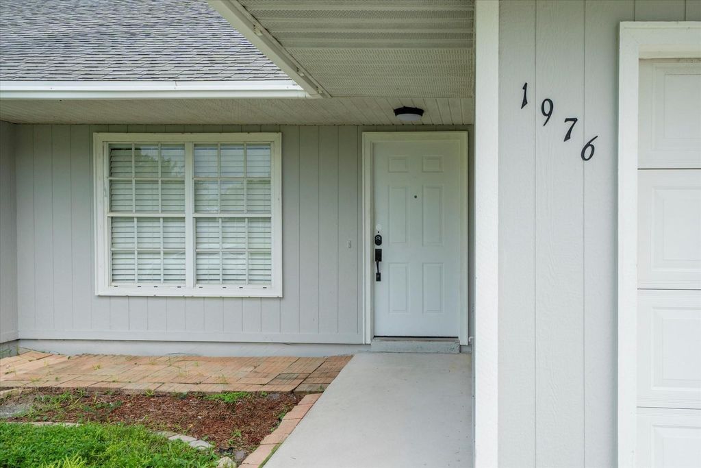 Photo of 1976 SW 13th Avenue, Vero Beach, FL 32962 (MLS # F10472424)