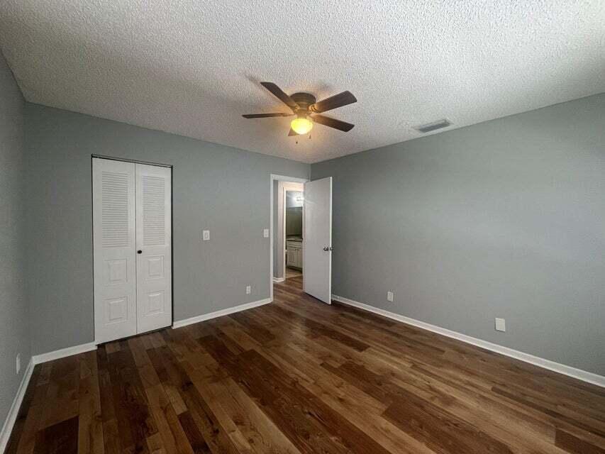 COUNTRY LAKE - Residential