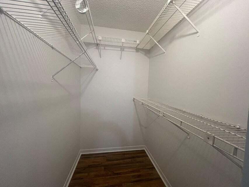 COUNTRY LAKE - Residential