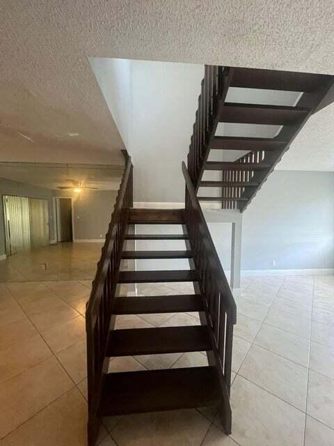 COUNTRY LAKE - Residential