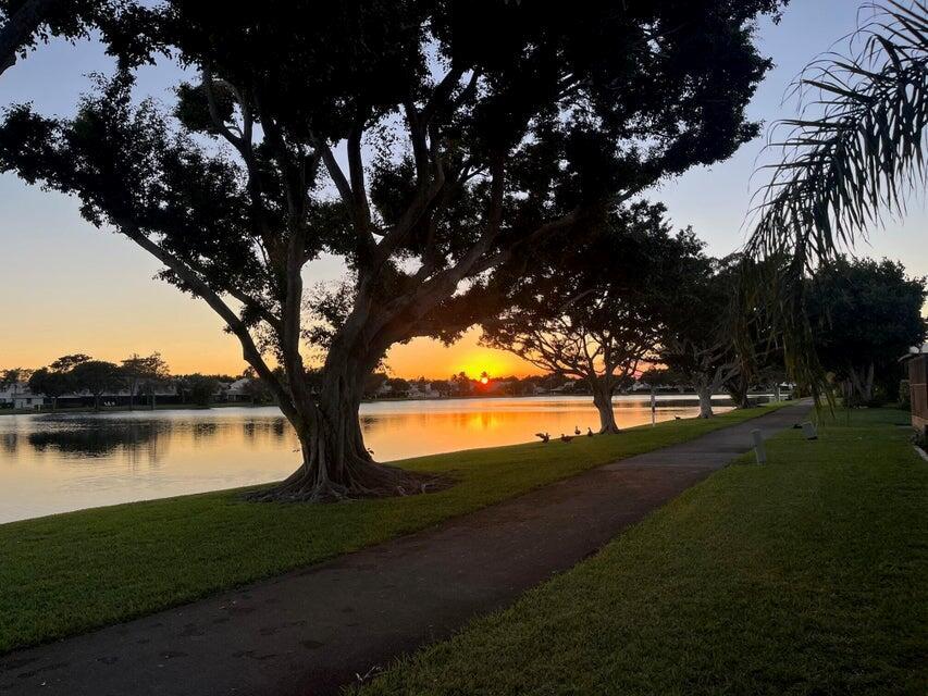 COUNTRY LAKE - Residential