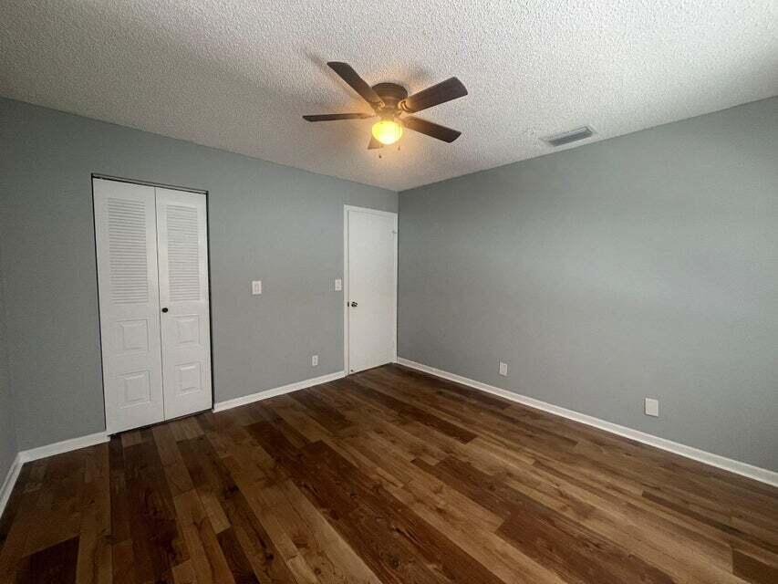 COUNTRY LAKE - Residential