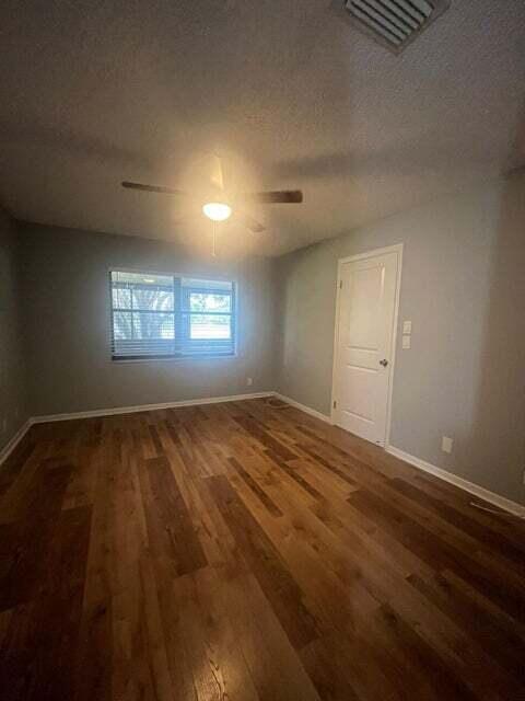 COUNTRY LAKE - Residential