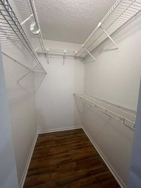 COUNTRY LAKE - Residential