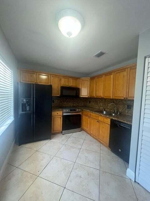 COUNTRY LAKE - Residential