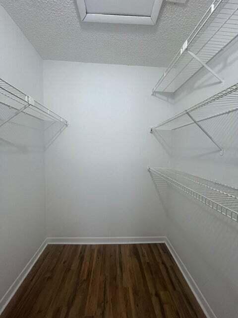 COUNTRY LAKE - Residential