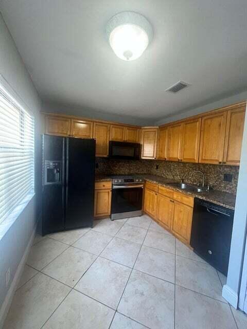 COUNTRY LAKE - Residential