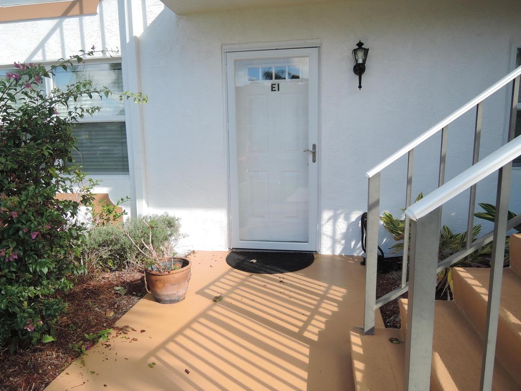 Photo of 534 S Lakes End Drive #Apt E1, Fort Pierce, FL 34982 (MLS # R10937127)