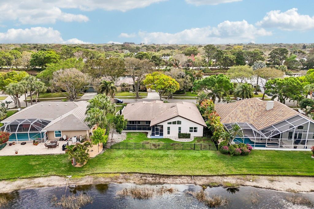 Photo of 18295 Lake Bend Drive, Jupiter, FL 33458 (MLS # R11169576)