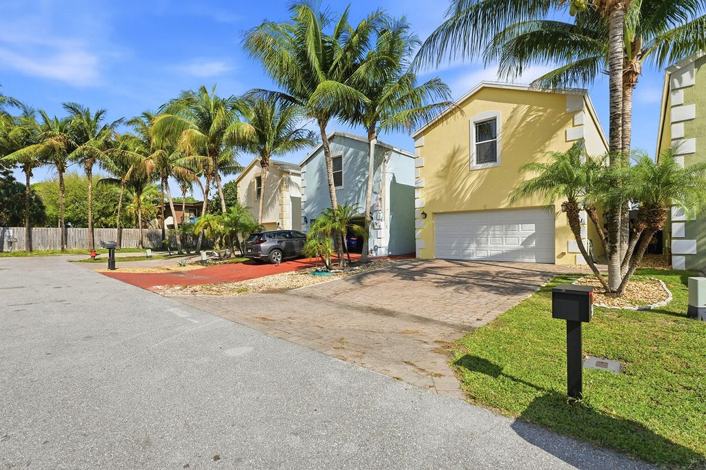 Photo of 3221 Johns Place, Palm Springs, FL 33461 (MLS # B26008012)