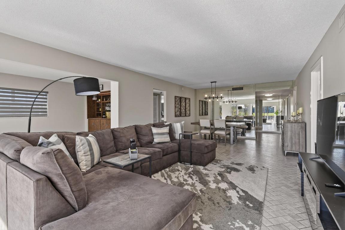 FOUNTAINS OF PALM BEACH CONDO 1 - Residential