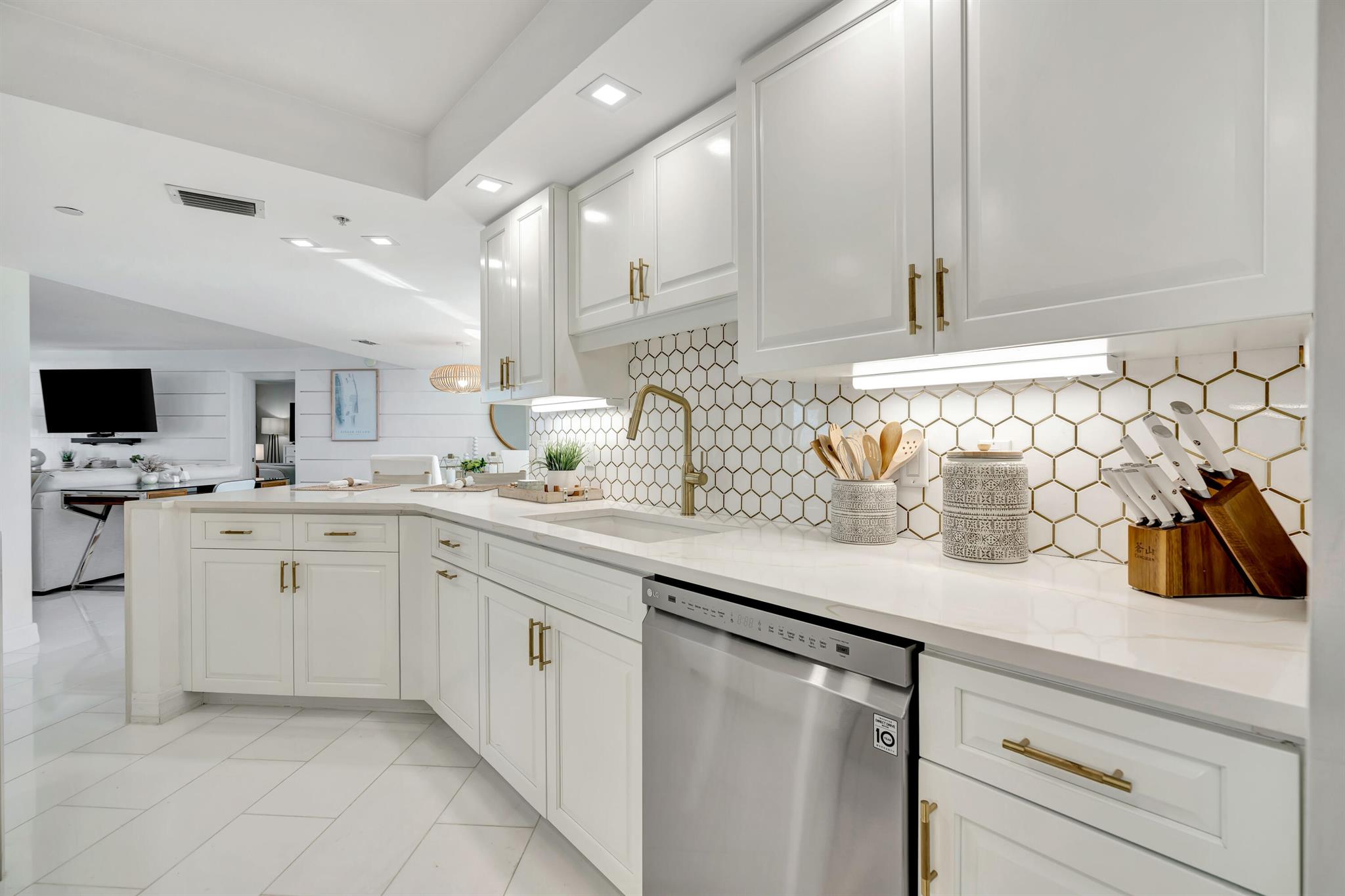 TIARA CONDO - Residential