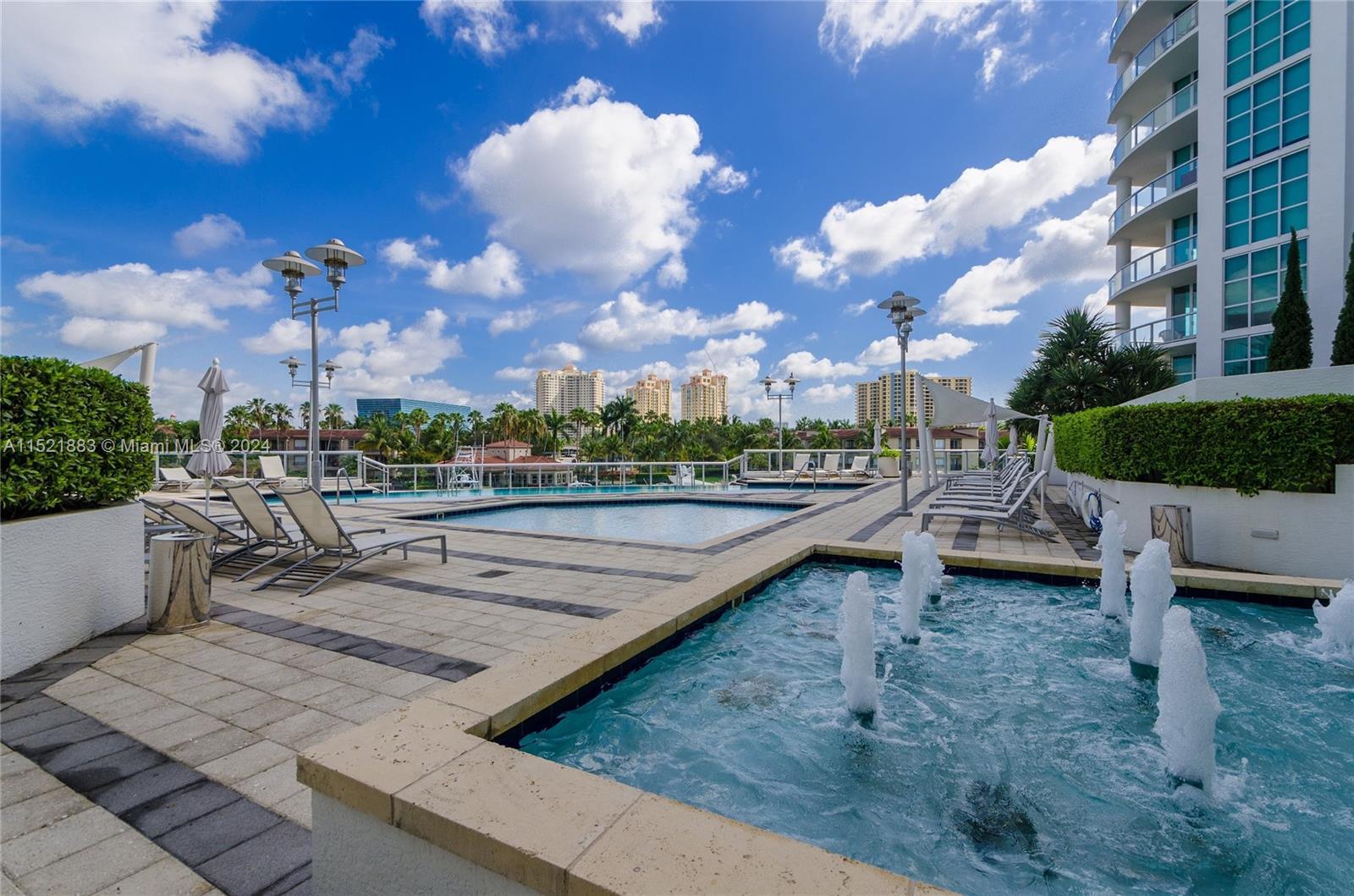 THE ATRIUM AT AVENTURA CONDO - Residential
