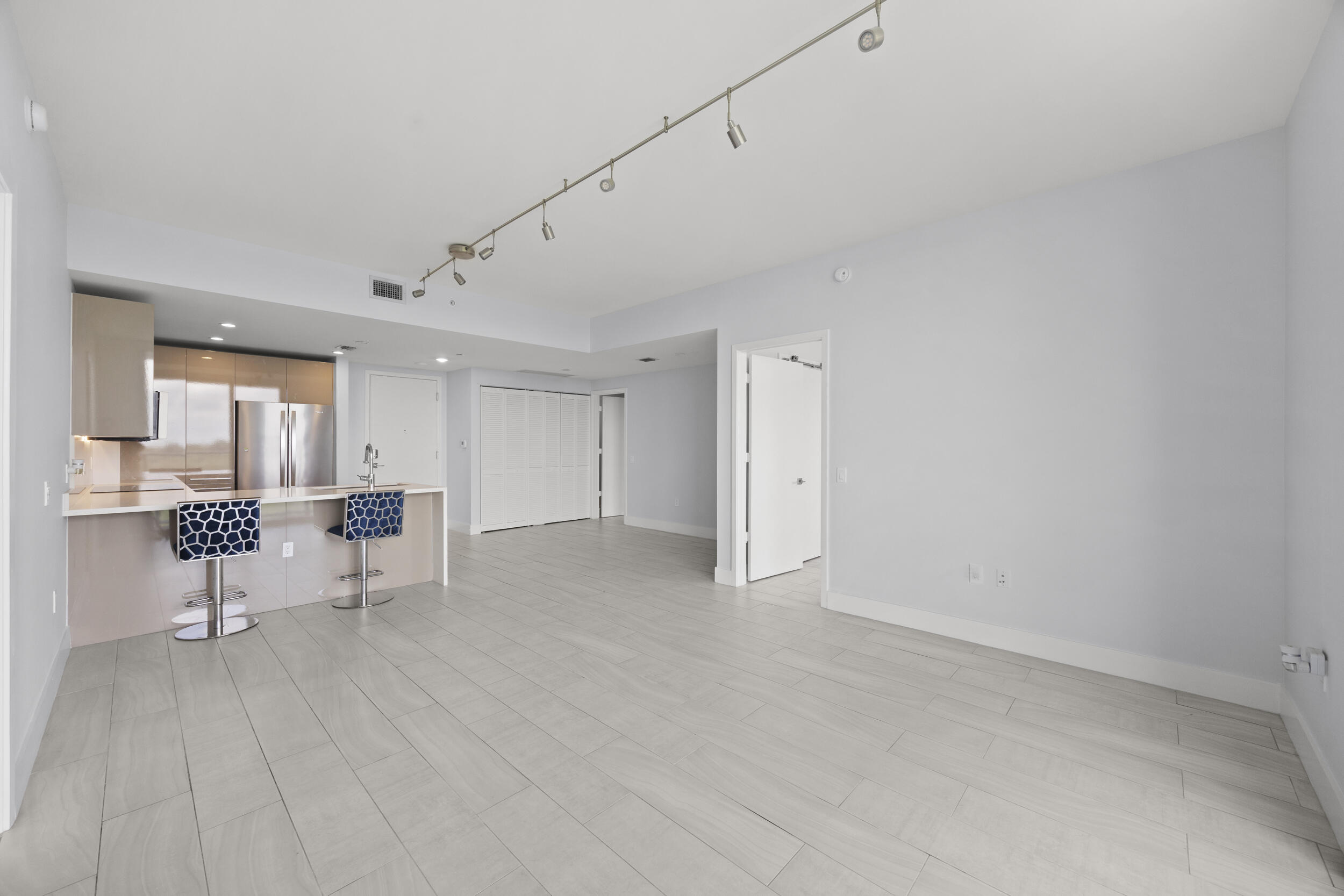METROPICA NORTH TOWER ONE - Residential
