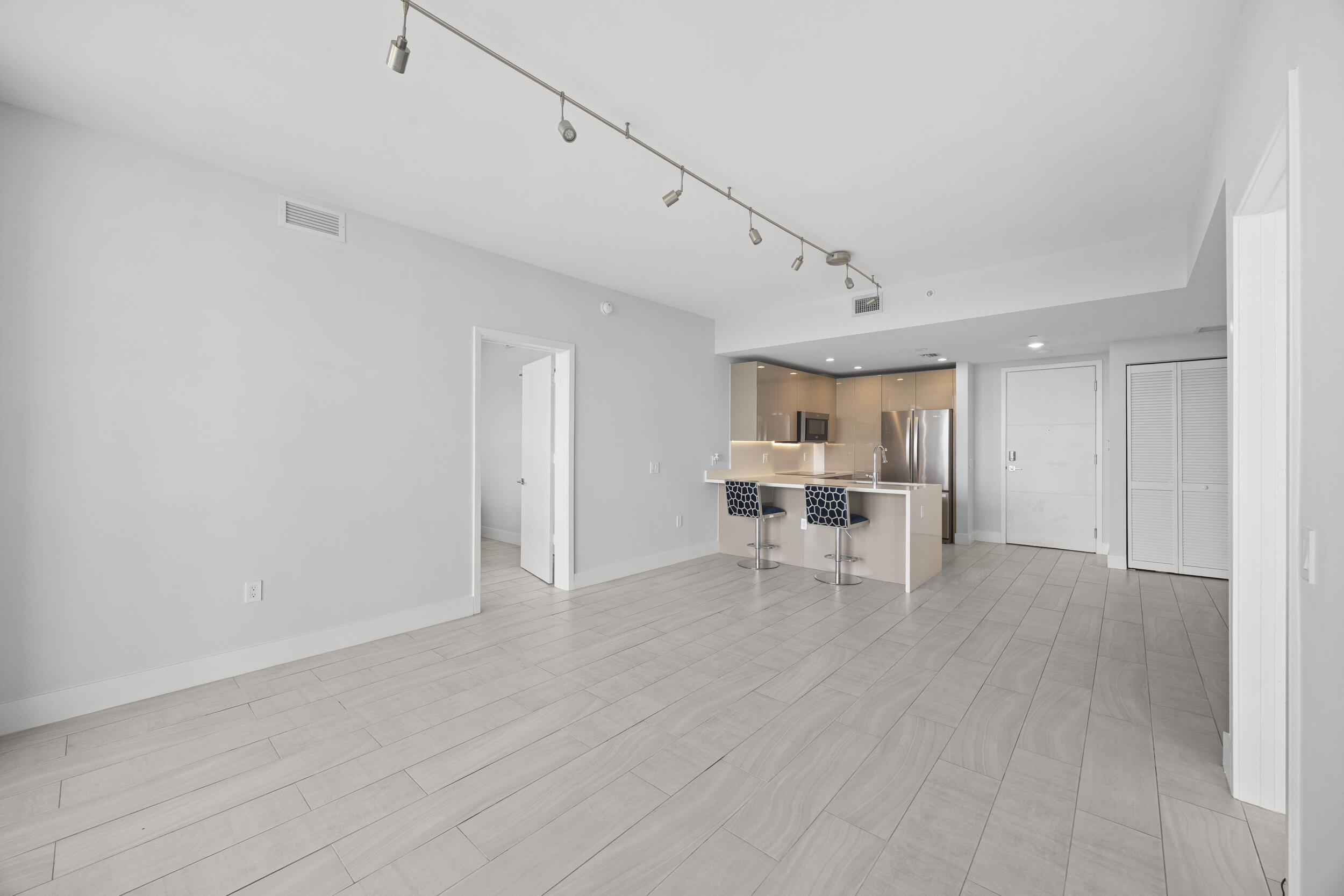METROPICA NORTH TOWER ONE - Residential