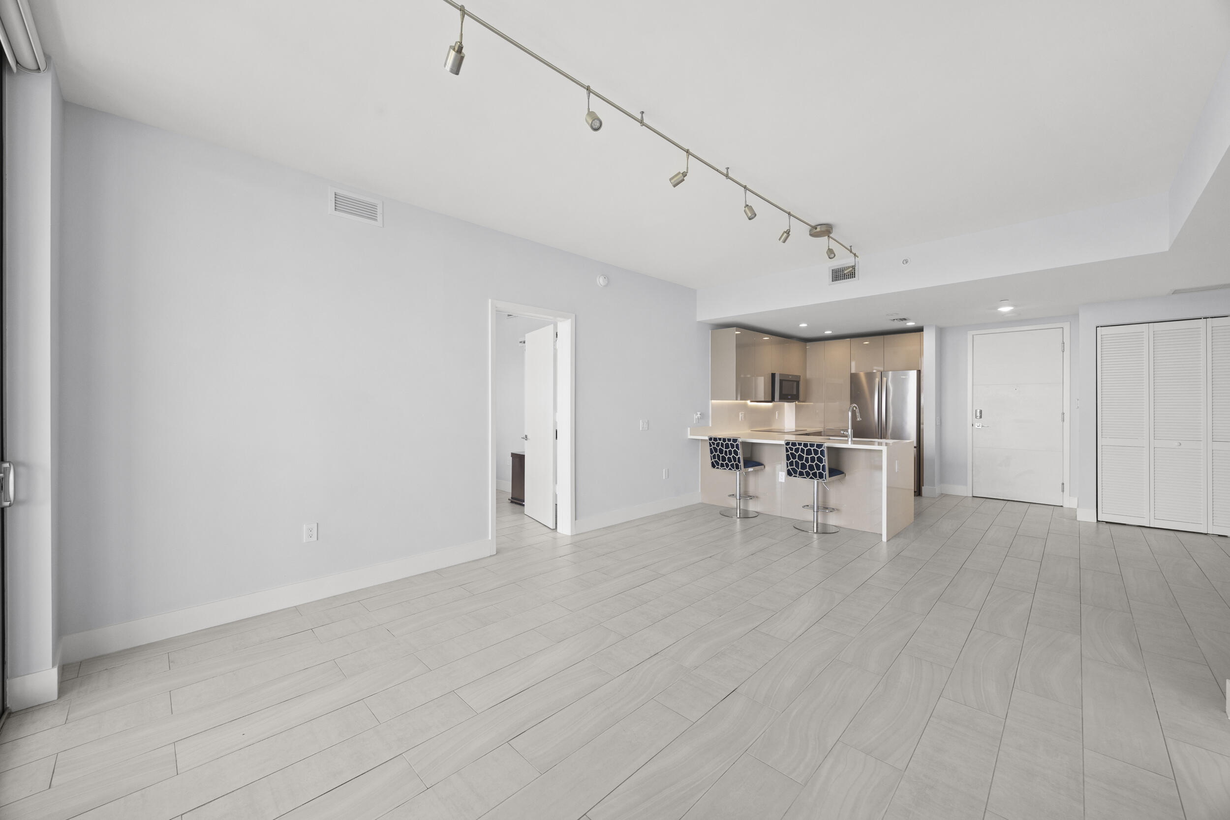 METROPICA NORTH TOWER ONE - Residential