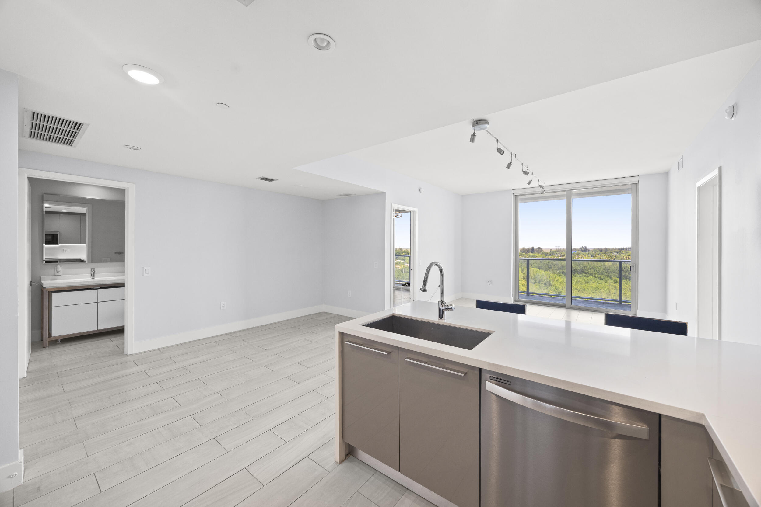 METROPICA NORTH TOWER ONE - Residential