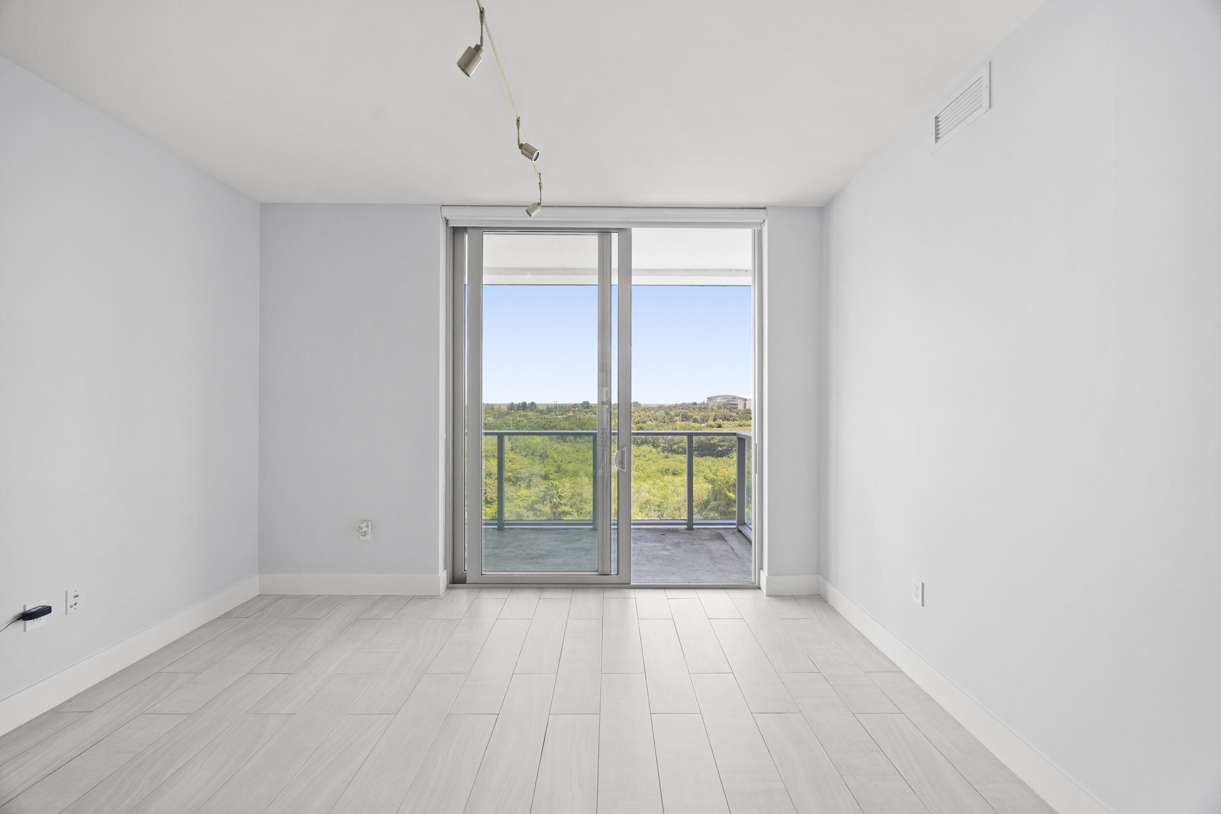 METROPICA NORTH TOWER ONE - Residential