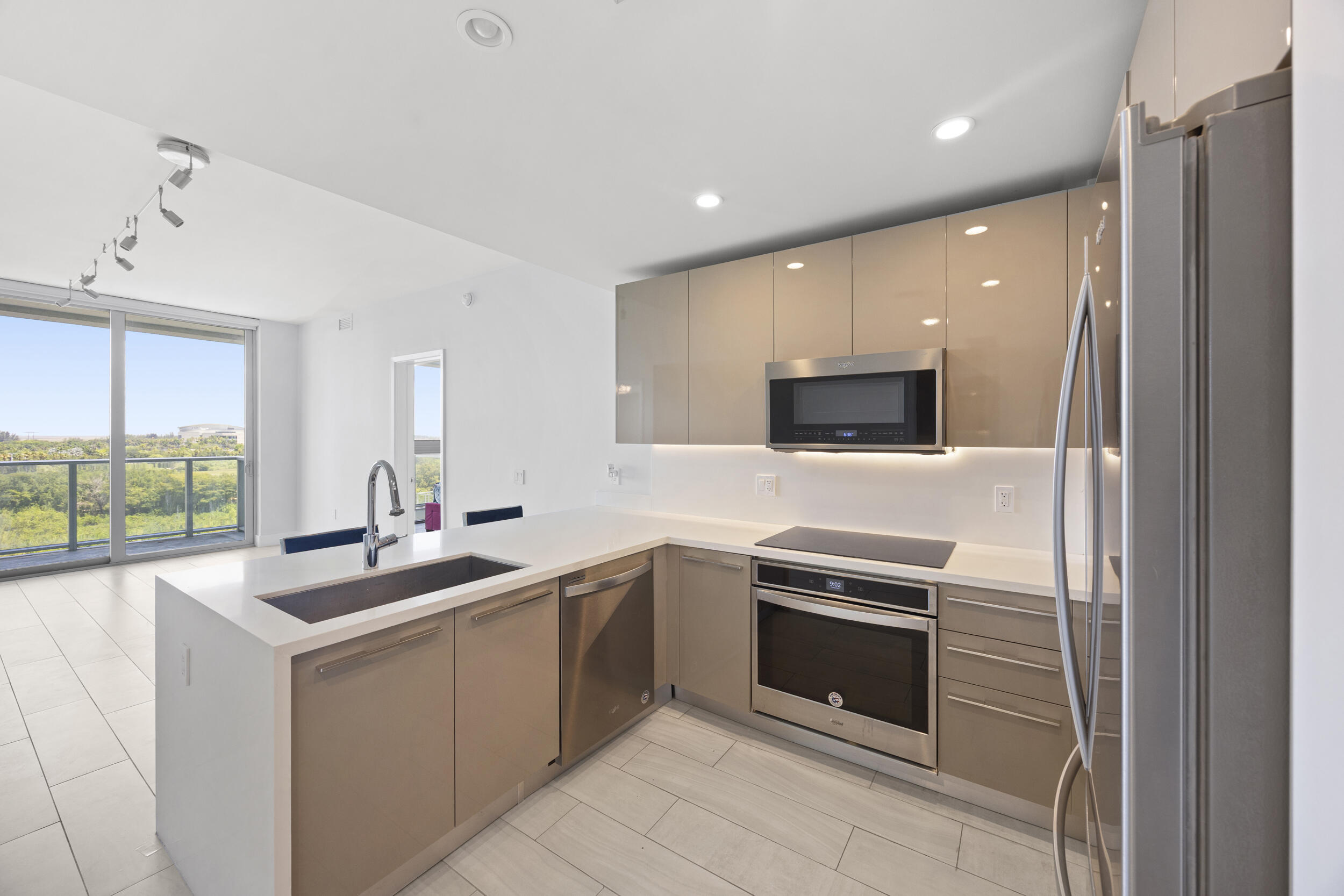 METROPICA NORTH TOWER ONE - Residential